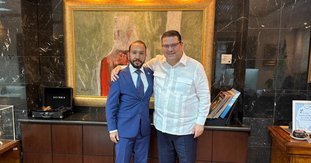 Cónsul Guillermo Gómez Canaán se Reúne con el Director de Aduanas