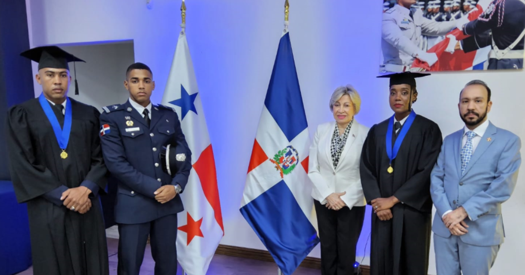 Asistencia a la Ceremonia de Graduación de la Policía Nacional