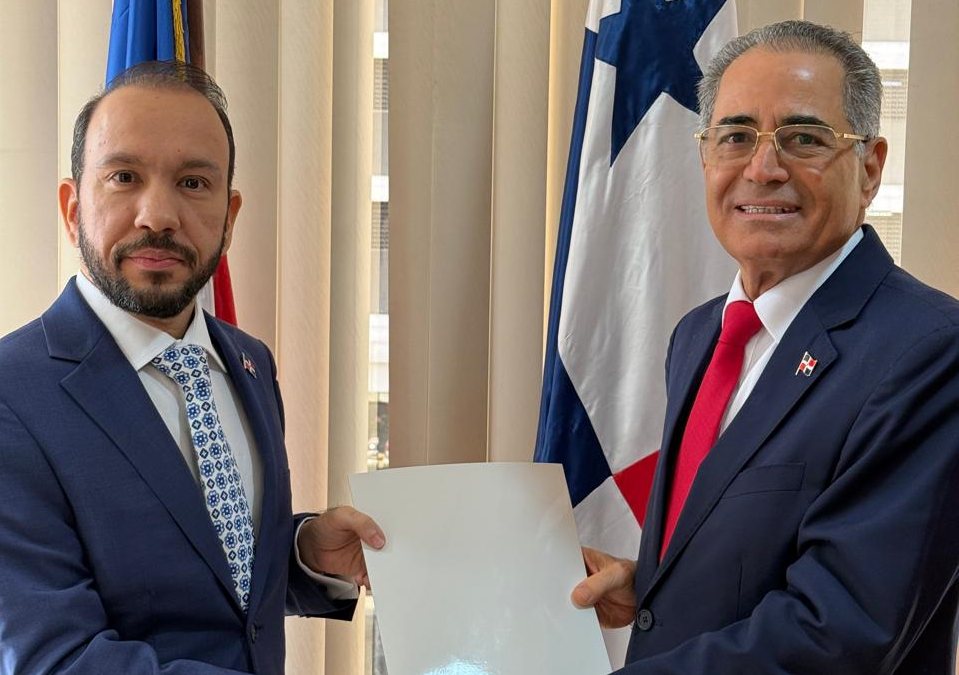 Toma de posesión Sr. Guillermo Gómez Canaán